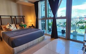 Spacious 7U Homey Unit Steps Away From Uptown Mall And Mitsukoshi Mall Free Parking With Washer
