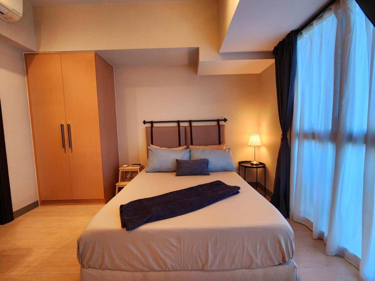 Spacious Unit Steps Away From Uptown Mall And Mitsukoshi Mall Free Parking With Washer Manila Exterior photo