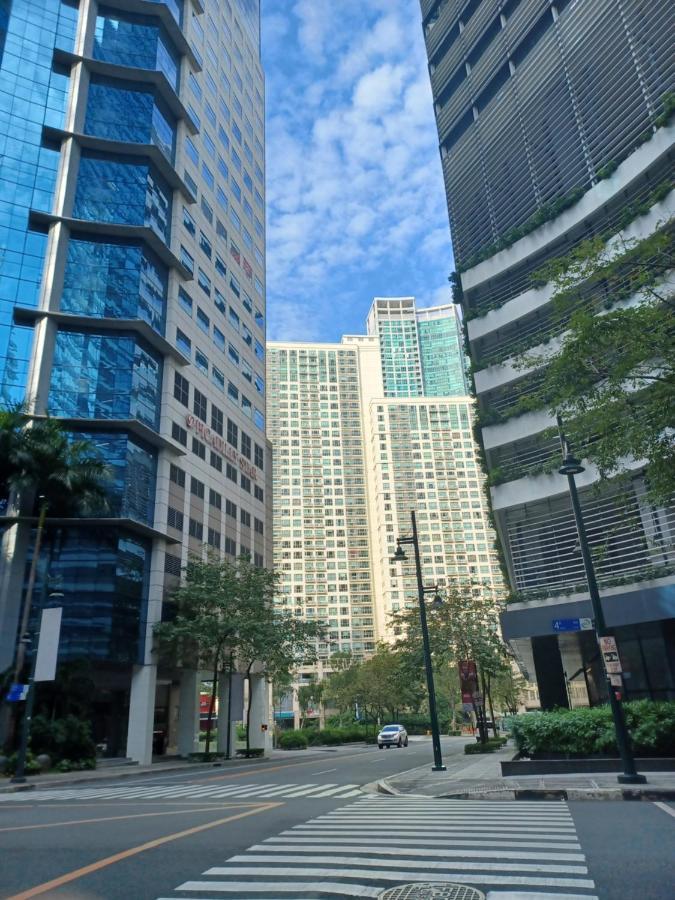 Spacious Unit Steps Away From Uptown Mall And Mitsukoshi Mall Free Parking With Washer Manila Exterior photo