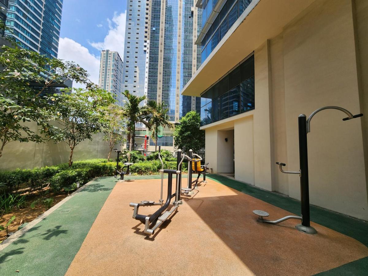 Spacious Unit Steps Away From Uptown Mall And Mitsukoshi Mall Free Parking With Washer Manila Exterior photo