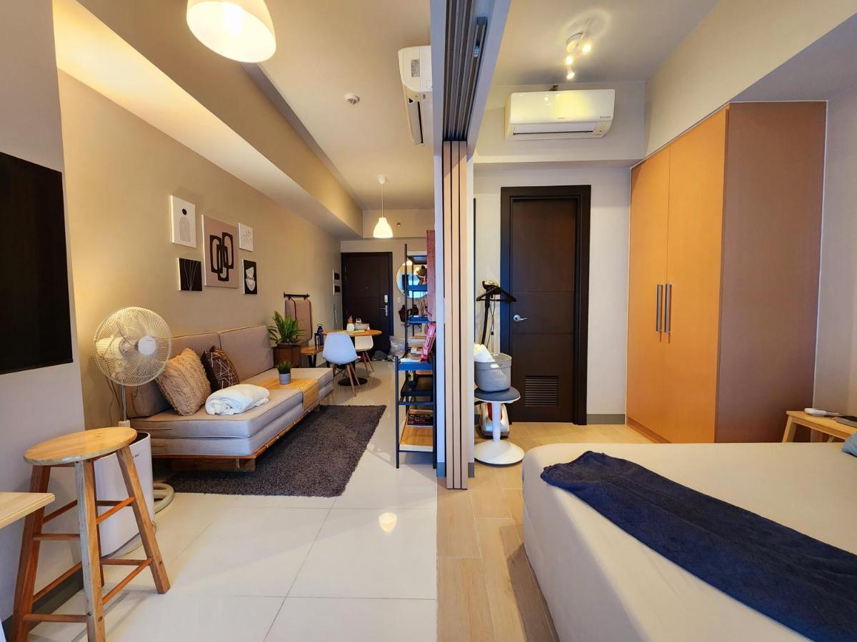 Spacious Unit Steps Away From Uptown Mall And Mitsukoshi Mall Free Parking With Washer Manila Exterior photo