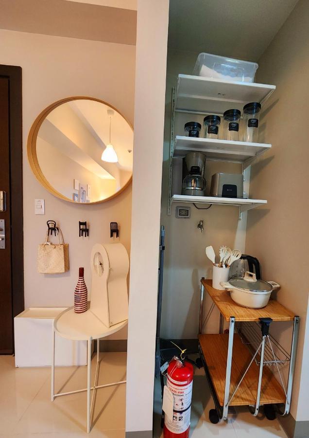 Spacious Unit Steps Away From Uptown Mall And Mitsukoshi Mall Free Parking With Washer Manila Exterior photo