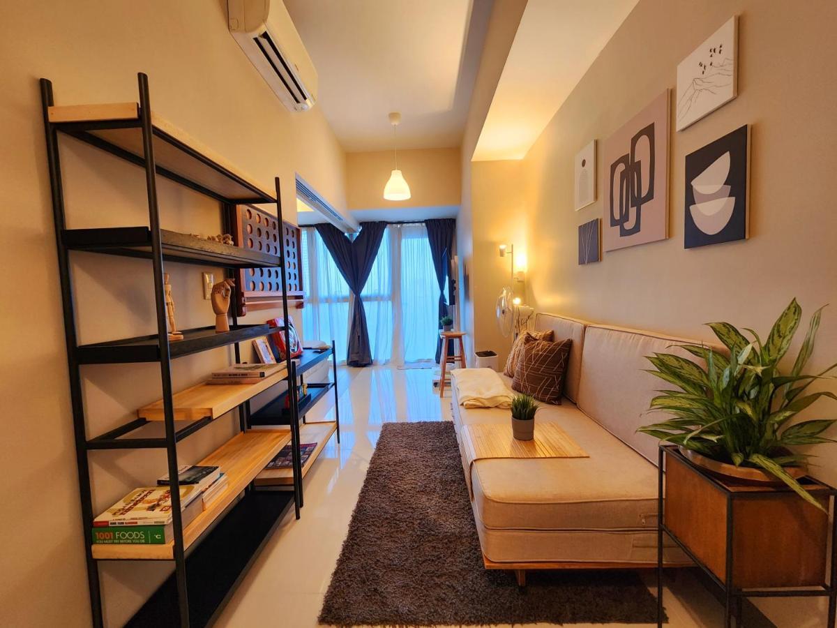 Spacious Unit Steps Away From Uptown Mall And Mitsukoshi Mall Free Parking With Washer Manila Exterior photo