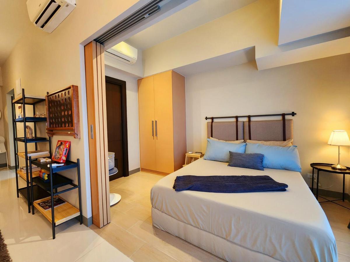 Spacious Unit Steps Away From Uptown Mall And Mitsukoshi Mall Free Parking With Washer Manila Exterior photo