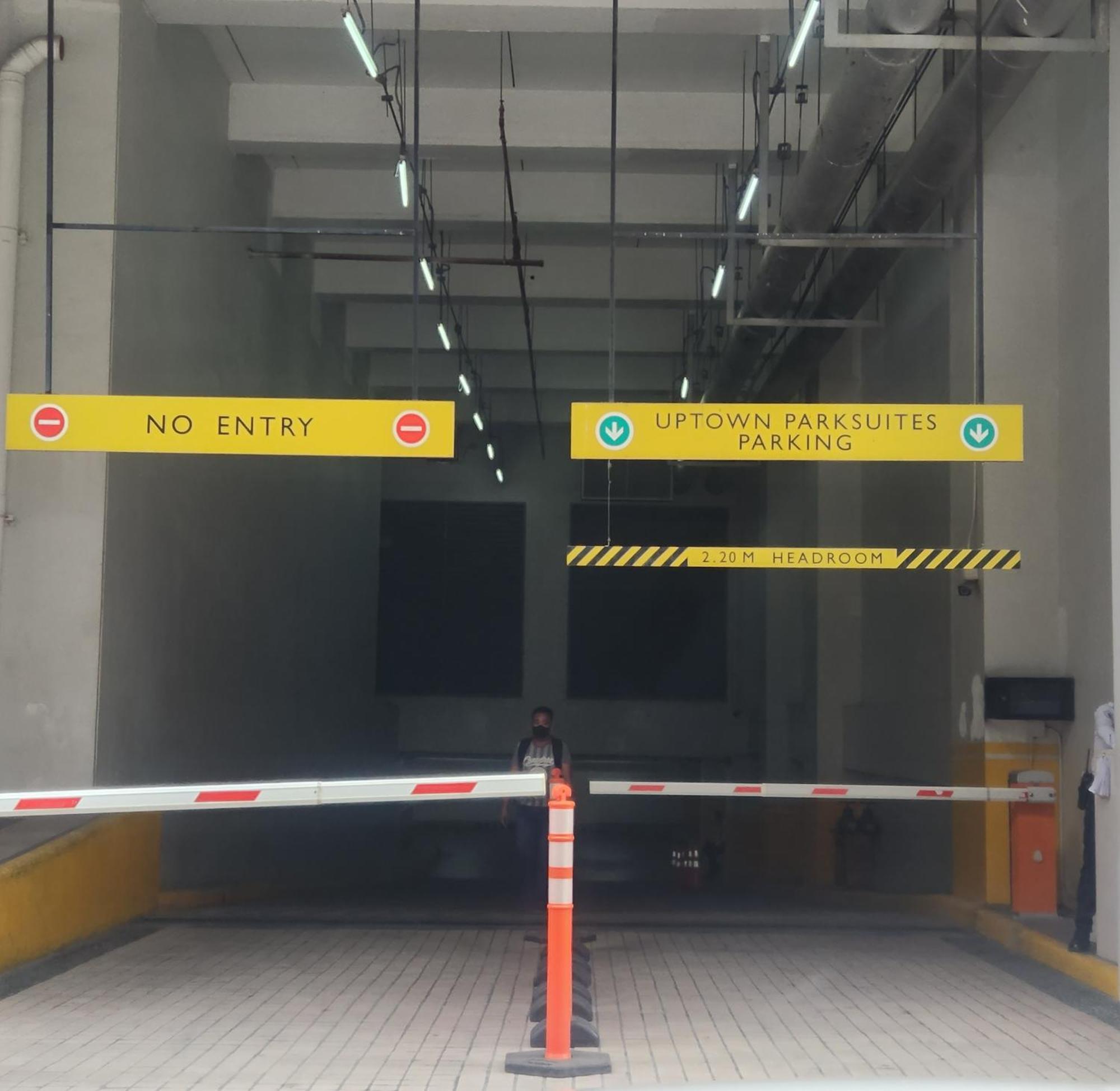 Spacious Unit Steps Away From Uptown Mall And Mitsukoshi Mall Free Parking With Washer Manila Exterior photo