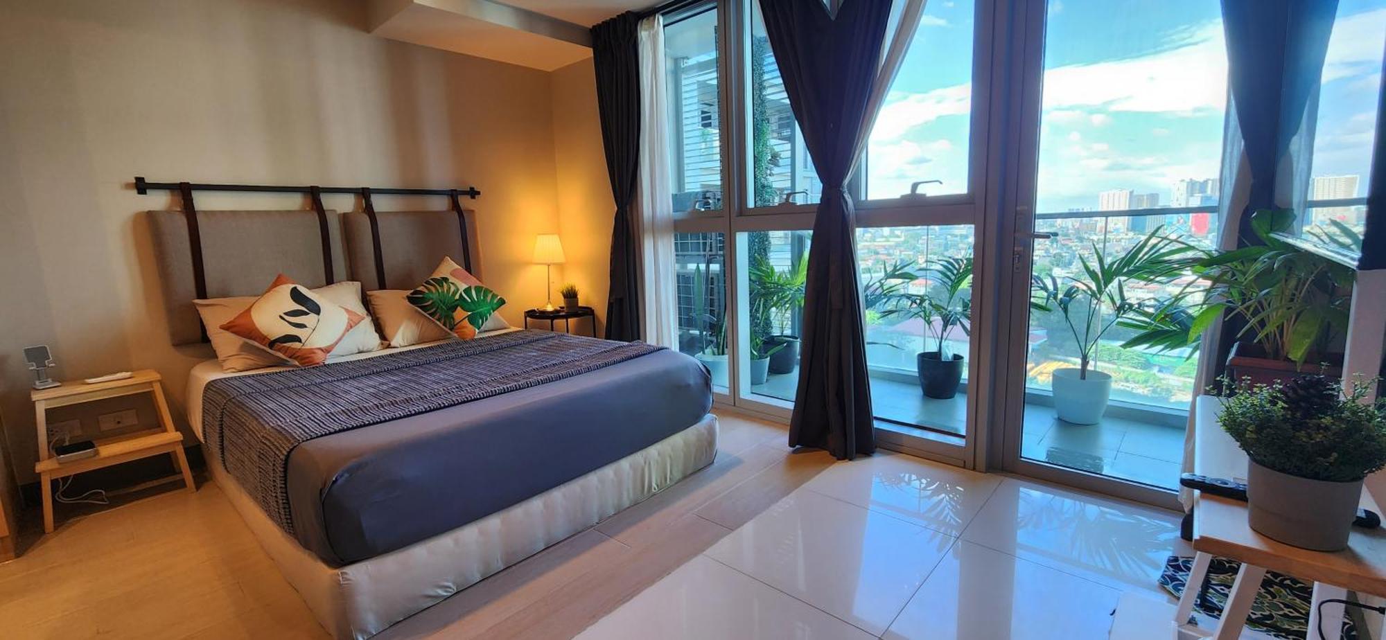 Spacious Unit Steps Away From Uptown Mall And Mitsukoshi Mall Free Parking With Washer Manila Exterior photo